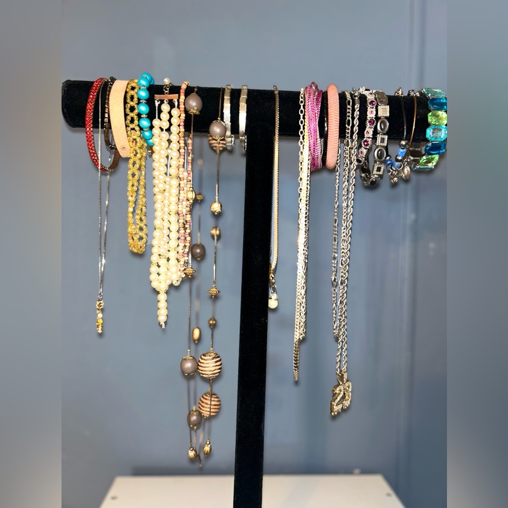 Vintage Estate Jewelry Lot Bundle with Black Velvet Display Stand Jewelry Bundle - Picture 2 of 12